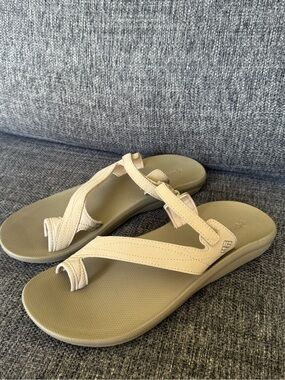 Columbia Women's Light Beige Toe-Loop Sport Sandals